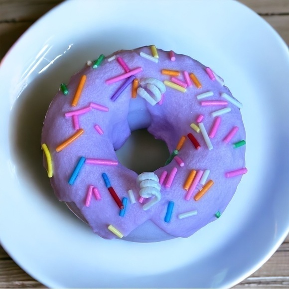 ⚠️SALE Candle // Handmade Purple Donut Shaped Soy Wax Candle SEND OFFERS - Picture 2 of 4